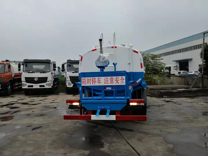 國(guó)六東風(fēng)凱普特8噸灑水車(chē)廠(chǎng)家報(bào)價(jià)