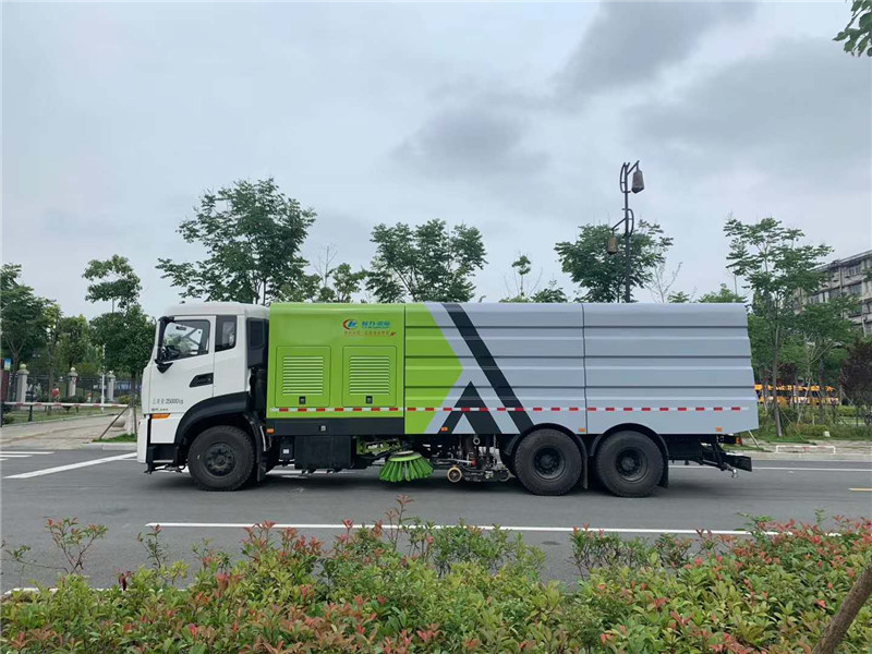 國(guó)六天龍洗掃車