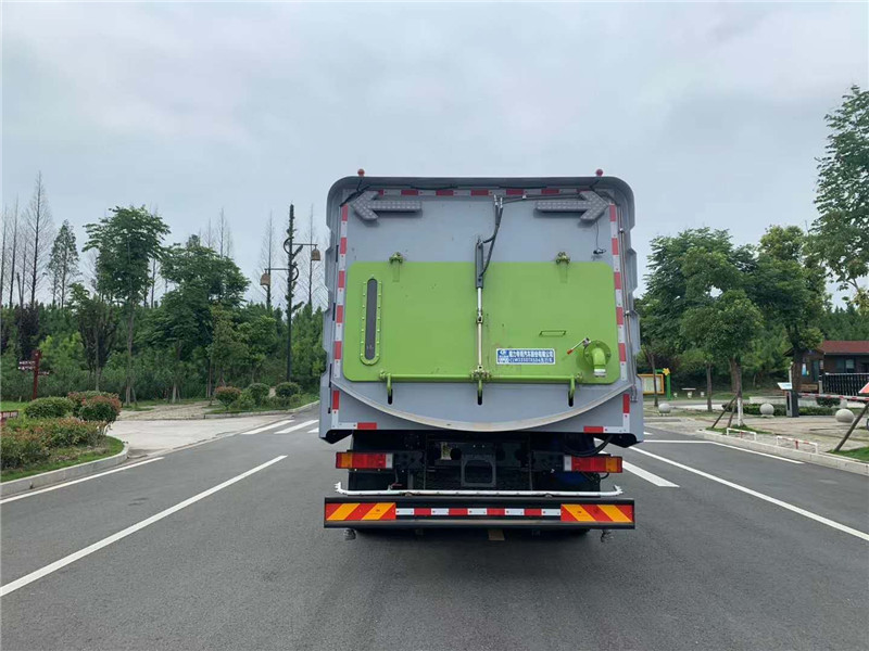 國(guó)六天龍洗掃車